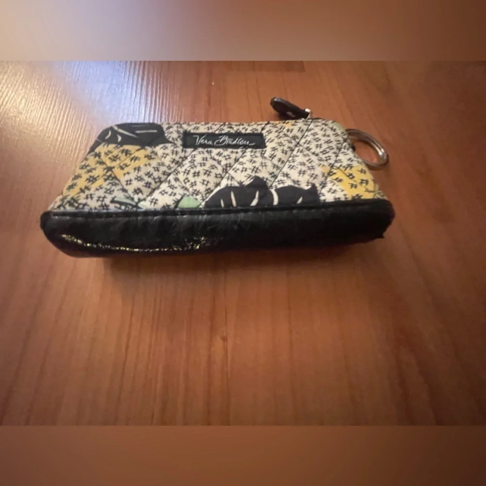 Vera Bradley Zippered/Key Coin side snap pocket wallet - Picture 3 of 3